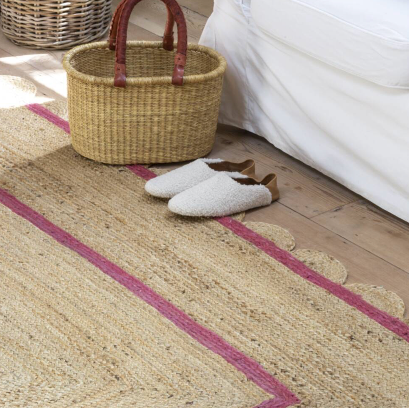 Scallop Edged Jute Rug With Pink Stripe