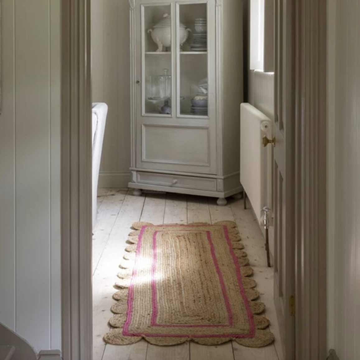 Scallop Jute Runner Rug With Pink Stripe
