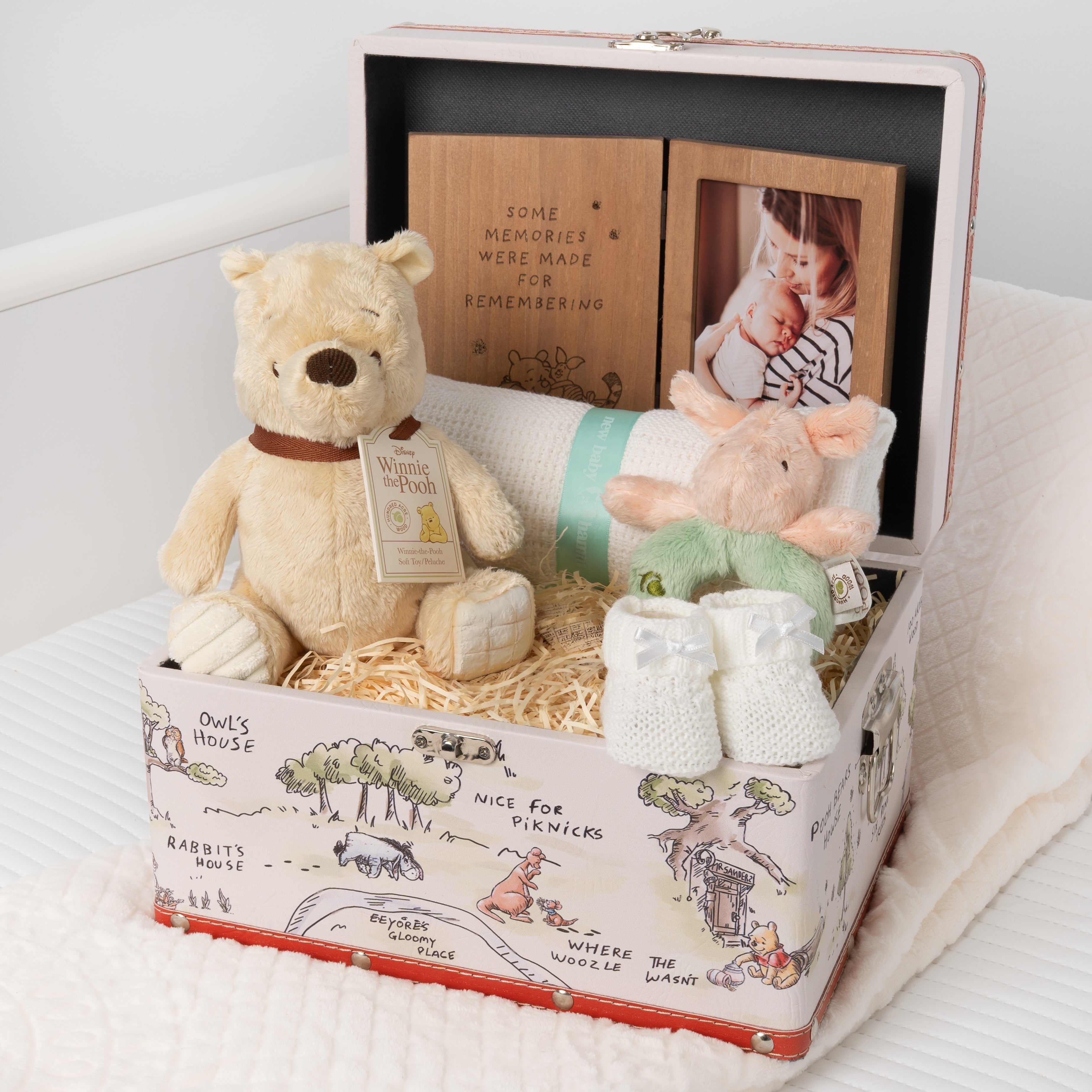Personalised Winnie-the-Pooh Large Luxury Baby Hamper with Blanket - Cream - Baby Hamper